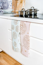 Laden Sie das Bild in den Galerie-Viewer, Circles Mint & Circles Pink Geschirrtücher (2er Set)